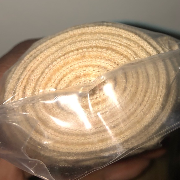 1 24” BUNDLE OF 613 100% virgin hair in 613 BLONDE main image 4